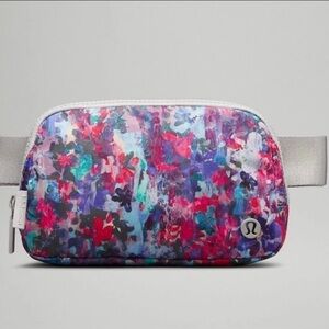 Lululemon Everywhere Belt Bag Flower Glide/multi Vapor